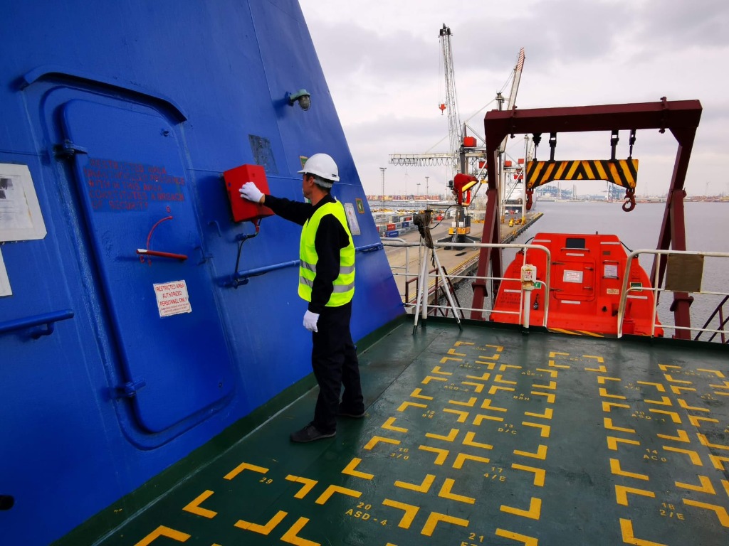 Hull and Safety Verification